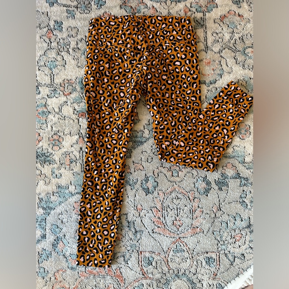 Cheetah print Old Navy Pixie pants. Never worn. 0 petite.